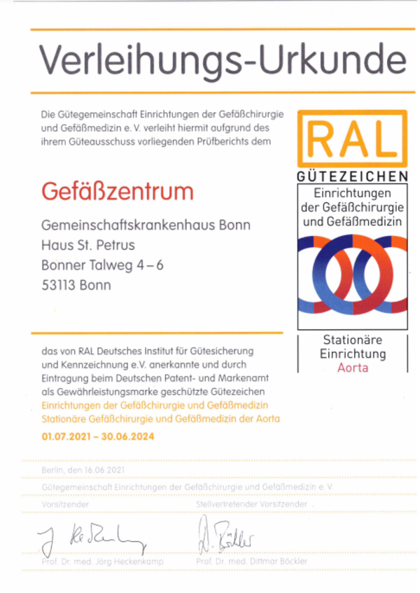 Zertifikat mit der Überschrift 'Verleihungs-Urkunde' und dem RAL-Gütezeichen für Einrichtungen der Gefäßchirurgie und Gefäßmedizin, ausgestellt für das Gefäßzentrum Gemeinschaftskrankenhaus Bonn.