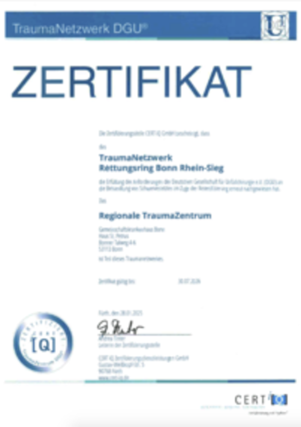 Zertifikat des TraumaNetzwerks DGU mit Stempel und Unterschrift