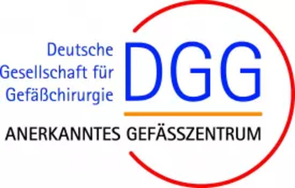Logo der Deutschen Gesellschaft für Gefäßchirurgie mit dem Schriftzug 'DGG' und dem Text 'Anerkanntes Gefäßzentrum'