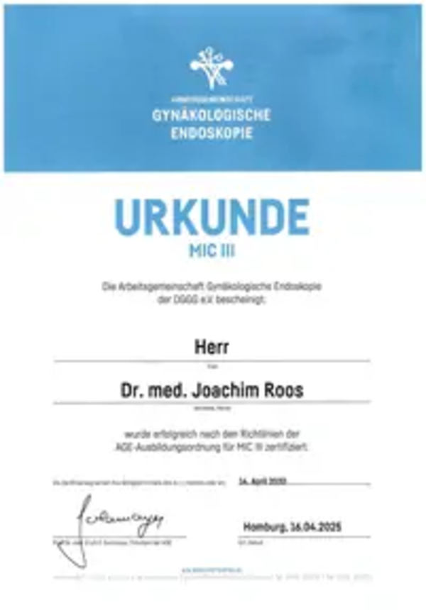 Urkunde der Arbeitsgemeinschaft Gynäkologische Endoskopie der DGGG für Dr. med. Joachim Roos mit Zertifizierung nach den Richtlinien der AGE-Ausbildungsordnung